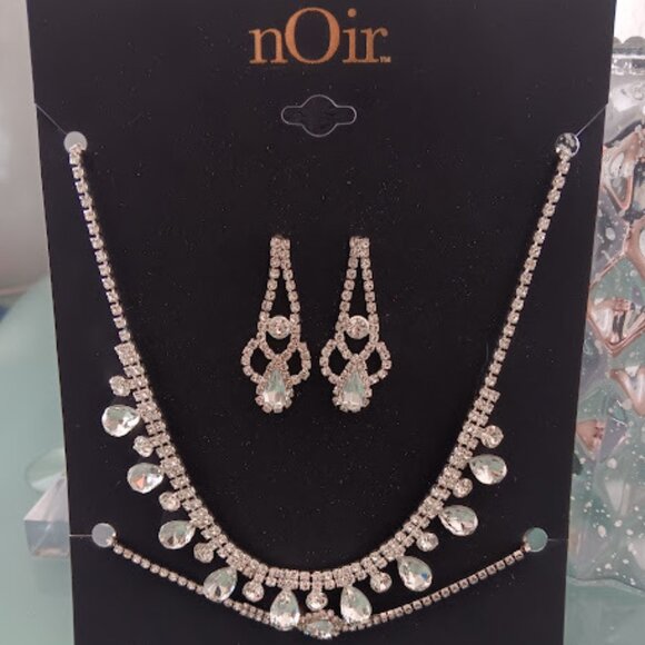 nOir Jewelry Jewelry - NOIR JEWELRY 3pc SET Glamorous Silver Clear Crystal Necklace/Earrings/Bracelet